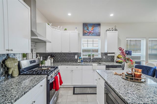 7 Pondview Circle, Shirley, NY 11967