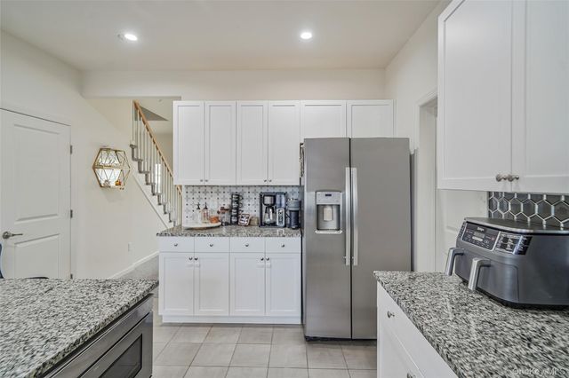 7 Pondview Circle, Shirley, NY 11967