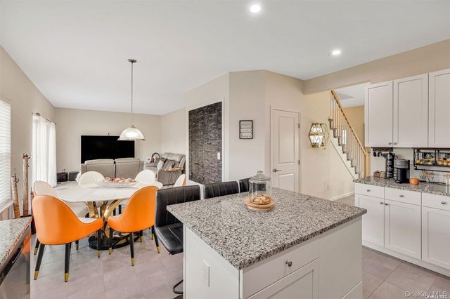 7 Pondview Circle, Shirley, NY 11967