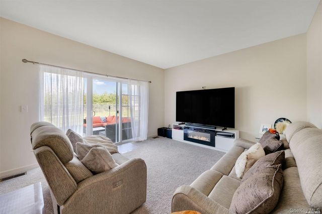 7 Pondview Circle, Shirley, NY 11967