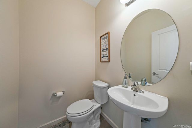 7 Pondview Circle, Shirley, NY 11967