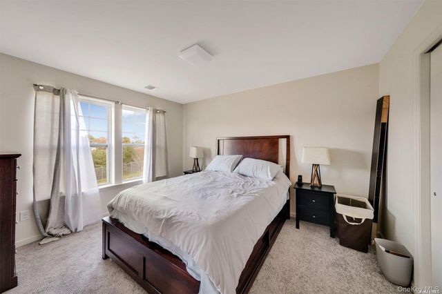 7 Pondview Circle, Shirley, NY 11967