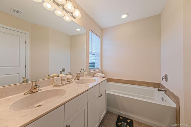 7 Pondview Circle, Shirley, NY 11967