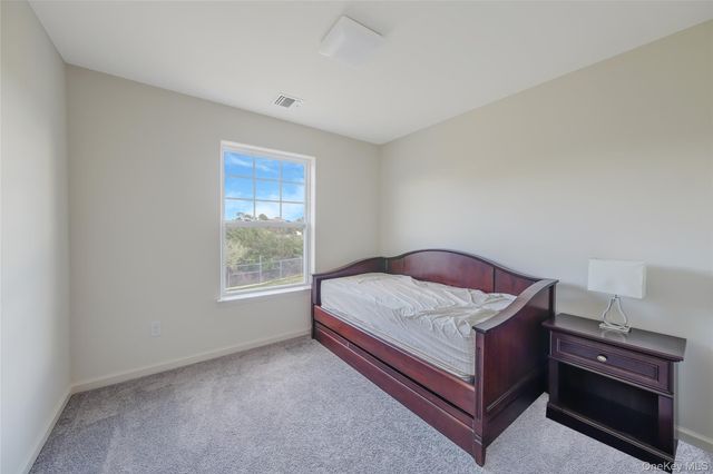 7 Pondview Circle, Shirley, NY 11967