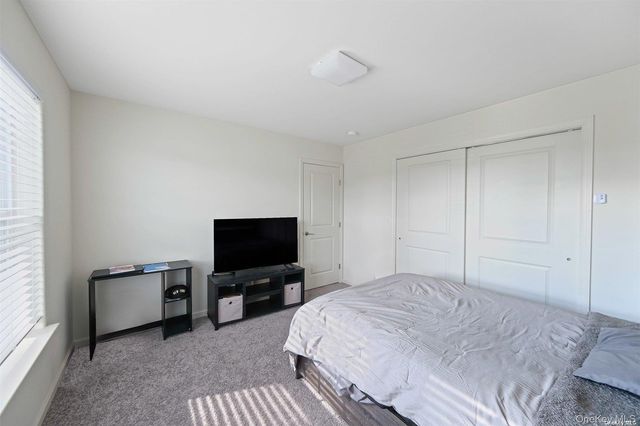 7 Pondview Circle, Shirley, NY 11967