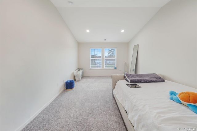 7 Pondview Circle, Shirley, NY 11967