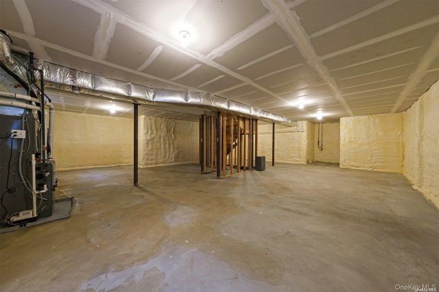 7 Pondview Circle, Shirley, NY 11967