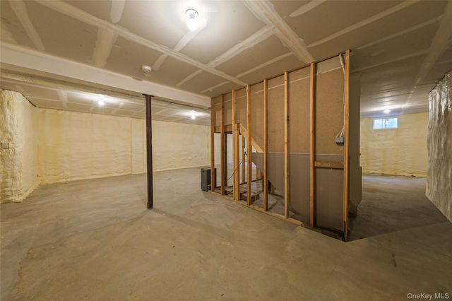 7 Pondview Circle, Shirley, NY 11967