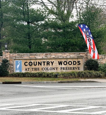 7 Pondview Circle, Shirley, NY 11967