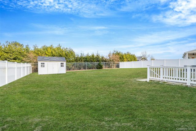 7 Pondview Circle, Shirley, NY 11967