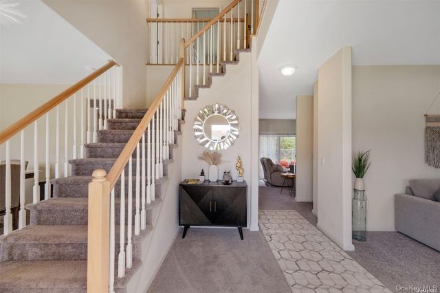 7 Pondview Circle, Shirley, NY 11967