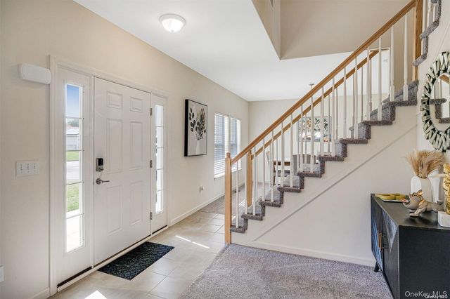 7 Pondview Circle, Shirley, NY 11967