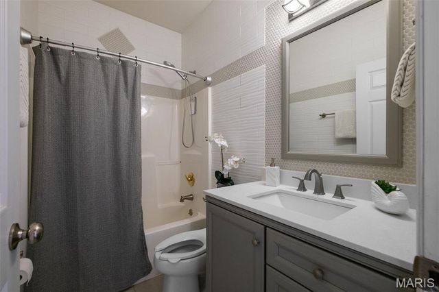 332 Remington Way Drive, Ballwin, MO 63021