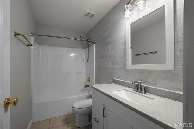 332 Remington Way Drive, Ballwin, MO 63021