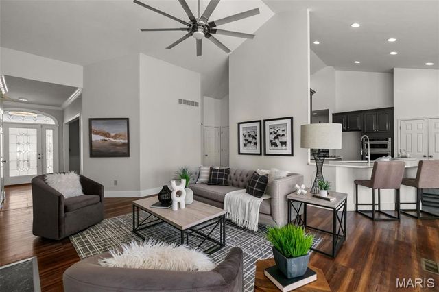 332 Remington Way Drive, Ballwin, MO 63021