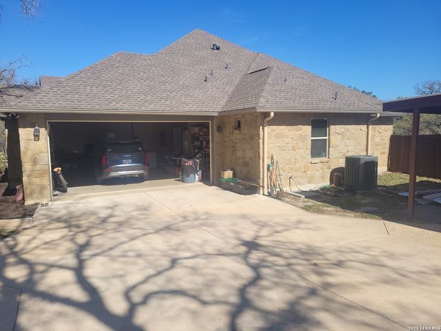 218 Champions Blvd, La Vernia, TX 78121