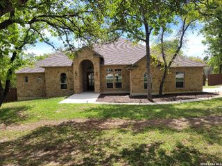 218 Champions Blvd, La Vernia, TX 78121