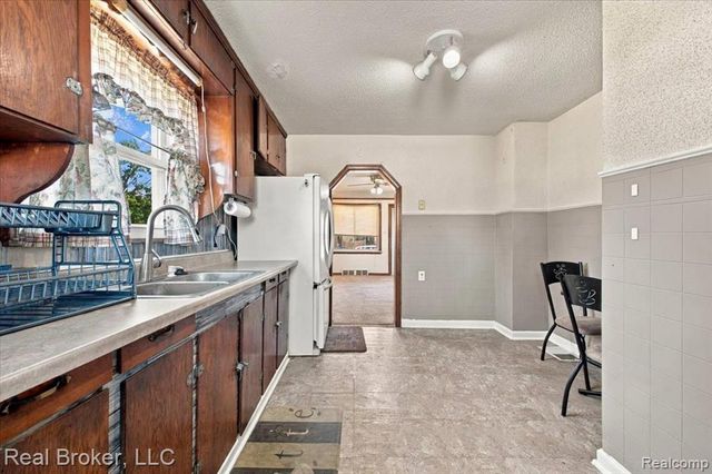 7267 Dodge Avenue, Warren, MI 48091