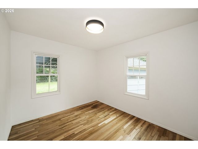 1945 Ne BELL Dr, Portland, OR 97220