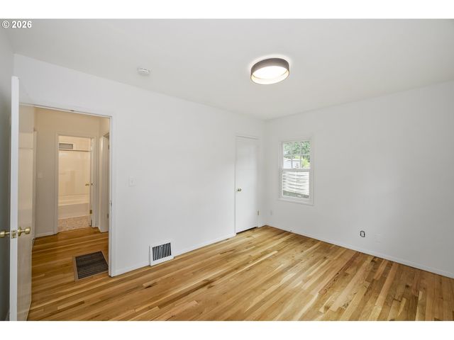 1945 Ne BELL Dr, Portland, OR 97220