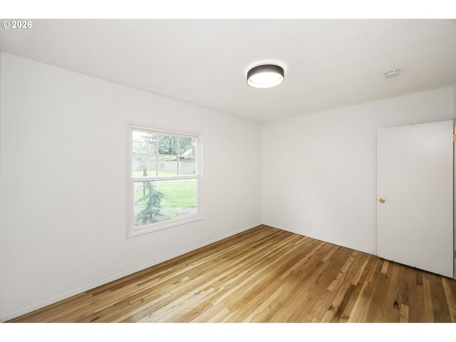 1945 Ne BELL Dr, Portland, OR 97220