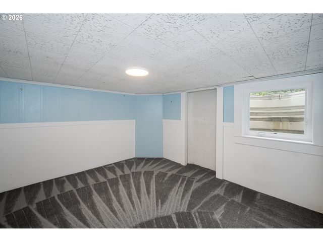 1945 Ne BELL Dr, Portland, OR 97220