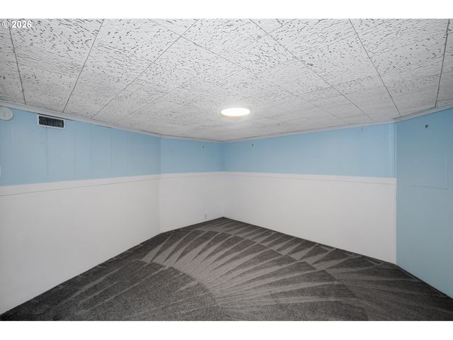 1945 Ne BELL Dr, Portland, OR 97220