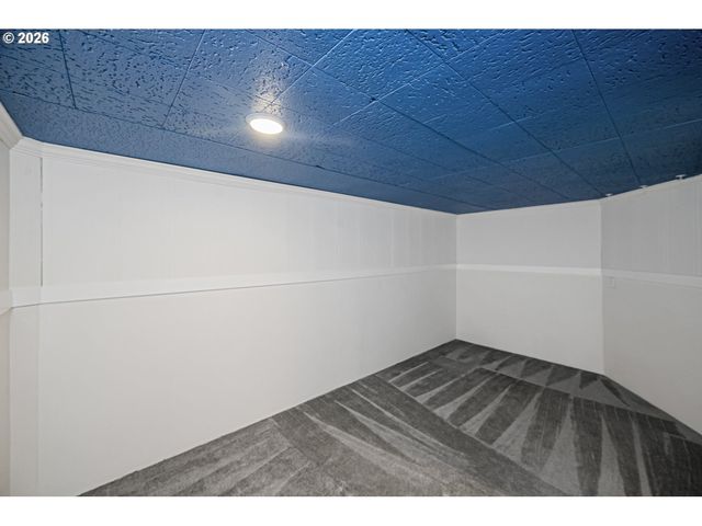 1945 Ne BELL Dr, Portland, OR 97220