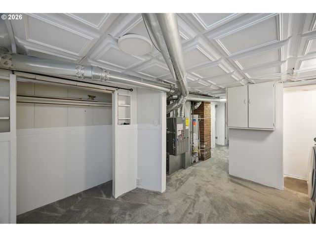 1945 Ne BELL Dr, Portland, OR 97220