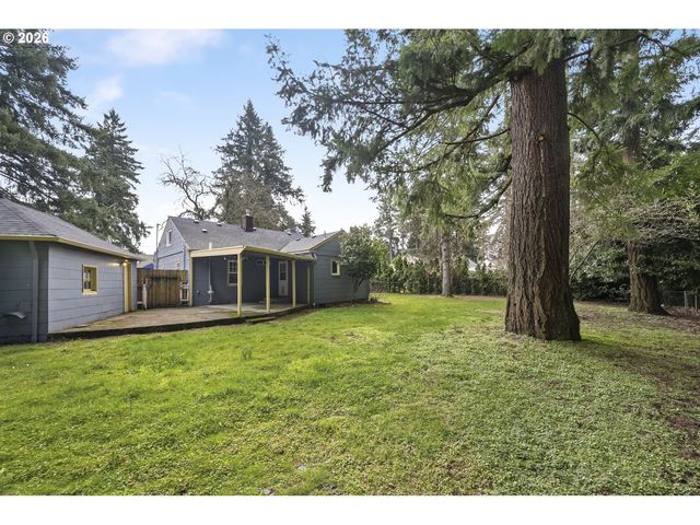 1945 Ne BELL Dr, Portland, OR 97220