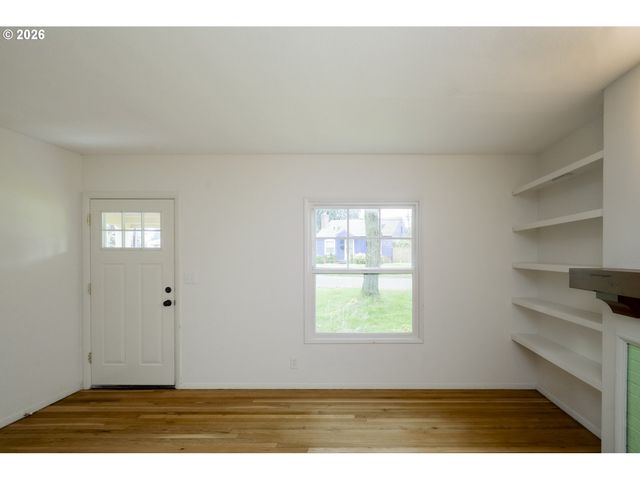 1945 Ne BELL Dr, Portland, OR 97220