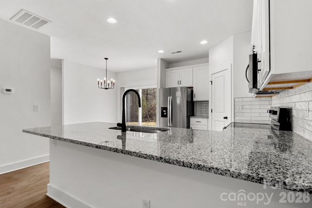 123 Indian Wells Court, Harmony, NC 28634