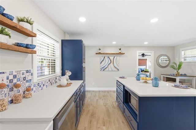 4146 DES MOINES STREET NE, St Petersburg, FL 33703