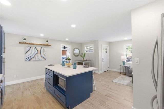 4146 DES MOINES STREET NE, St Petersburg, FL 33703