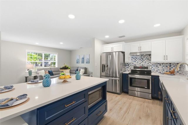 4146 DES MOINES STREET NE, St Petersburg, FL 33703