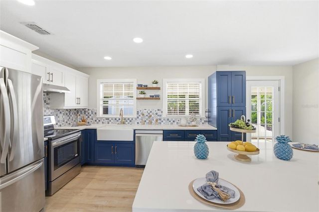 4146 DES MOINES STREET NE, St Petersburg, FL 33703