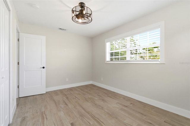 4146 DES MOINES STREET NE, St Petersburg, FL 33703
