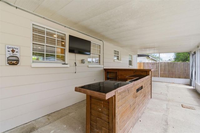 4146 DES MOINES STREET NE, St Petersburg, FL 33703