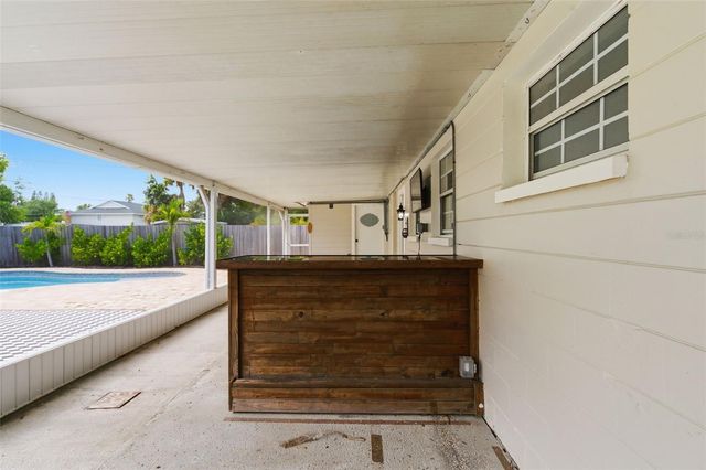 4146 DES MOINES STREET NE, St Petersburg, FL 33703