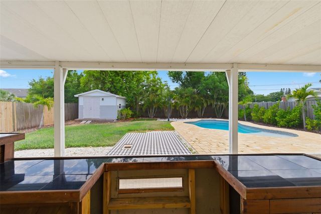 4146 DES MOINES STREET NE, St Petersburg, FL 33703