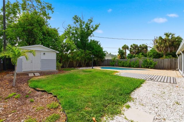 4146 DES MOINES STREET NE, St Petersburg, FL 33703