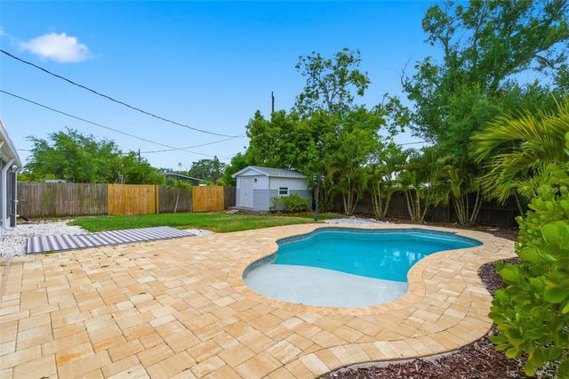 4146 DES MOINES STREET NE, St Petersburg, FL 33703