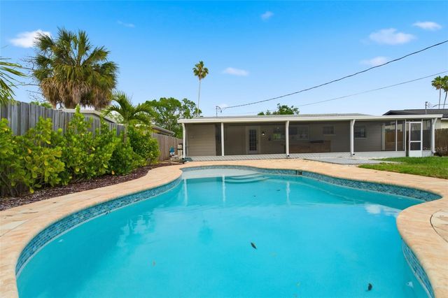 4146 DES MOINES STREET NE, St Petersburg, FL 33703