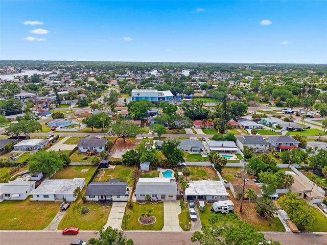 4146 DES MOINES STREET NE, St Petersburg, FL 33703