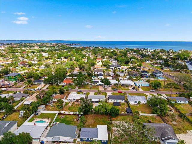 4146 DES MOINES STREET NE, St Petersburg, FL 33703