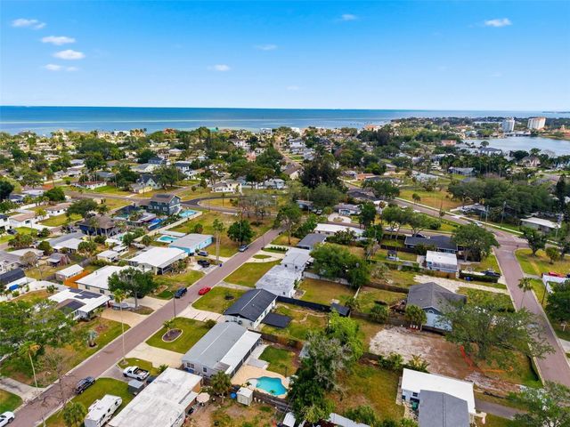 4146 DES MOINES STREET NE, St Petersburg, FL 33703