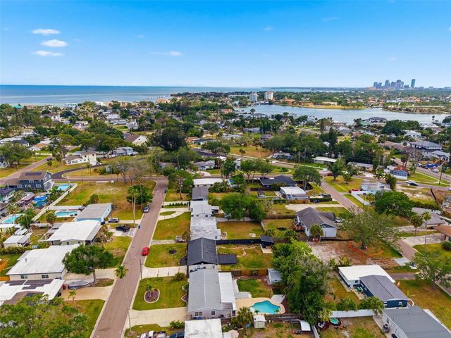 4146 DES MOINES STREET NE, St Petersburg, FL 33703