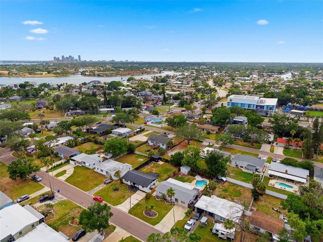 4146 DES MOINES STREET NE, St Petersburg, FL 33703
