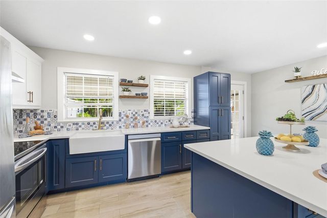 4146 DES MOINES STREET NE, St Petersburg, FL 33703