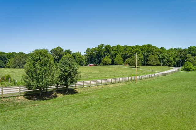 1864 Liberty Rd, Sparta, TN 38583